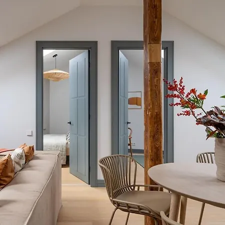 Bright Designer Mansard In City Centre Apartment